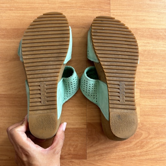 Size 7 Josef Seibel turquoise color sandal - Picture 5 of 7